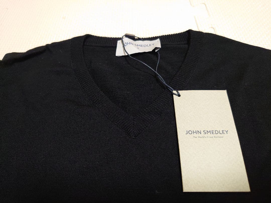 もつなべ　新品 JOHN SMEDLEY ブラック Vネック セーター S