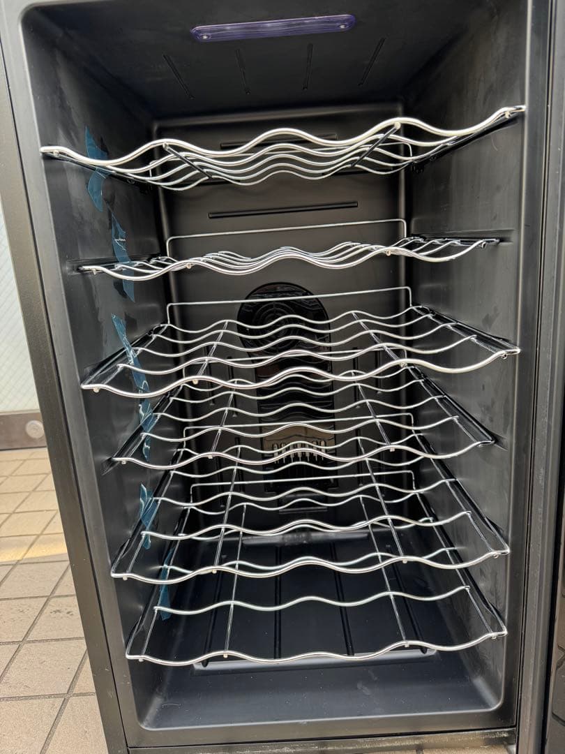 最終値下げ　ワインセラー　２8本　ミラードア　ブラック