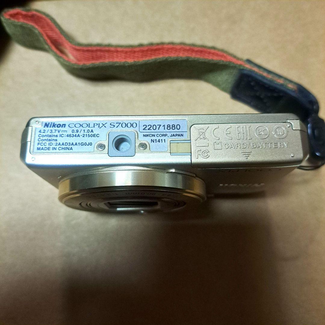 Nikon　COOLPIX S7000 ゴールド