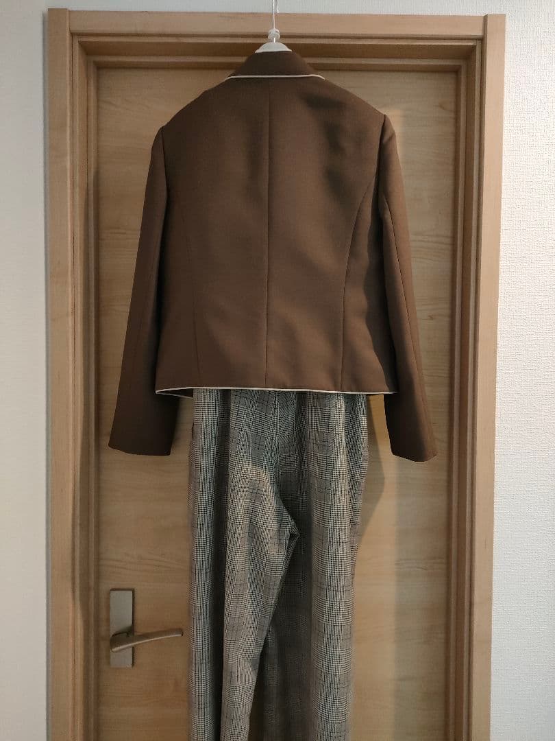 165cm　ブラウンブレザーとチェックパンツ、ブラウスのセット