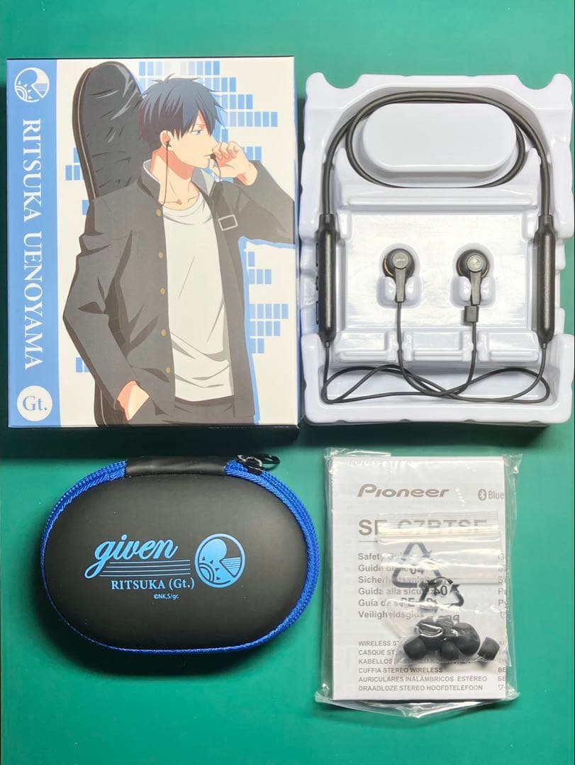 インナーイヤーヘッドホン ギヴン コラボモデル 上ノ山立夏 専用ケース付き
