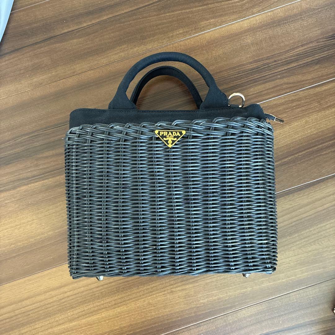 ロゴ付き　ブラック かごバッグ