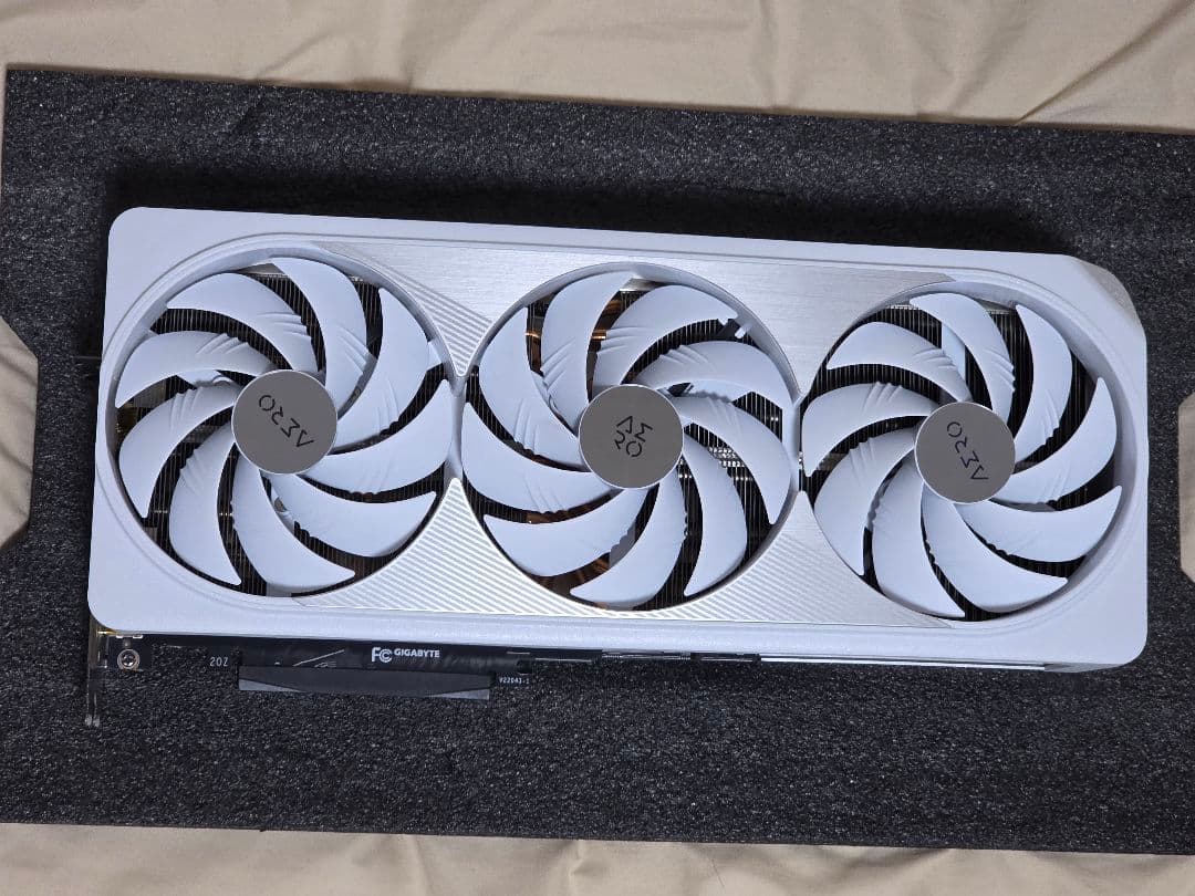 グラフィックボード・グラボ・ビデオカード GIGABYTE GV-N4090AERO OC-24GD RTX4090