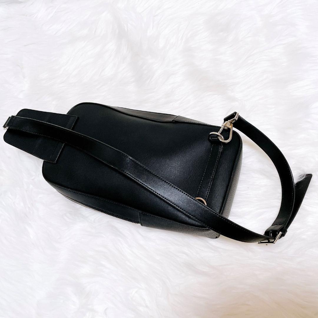 希少‼️ ポールスミス　ボディーバッグ オールレザー　マルチストライプ