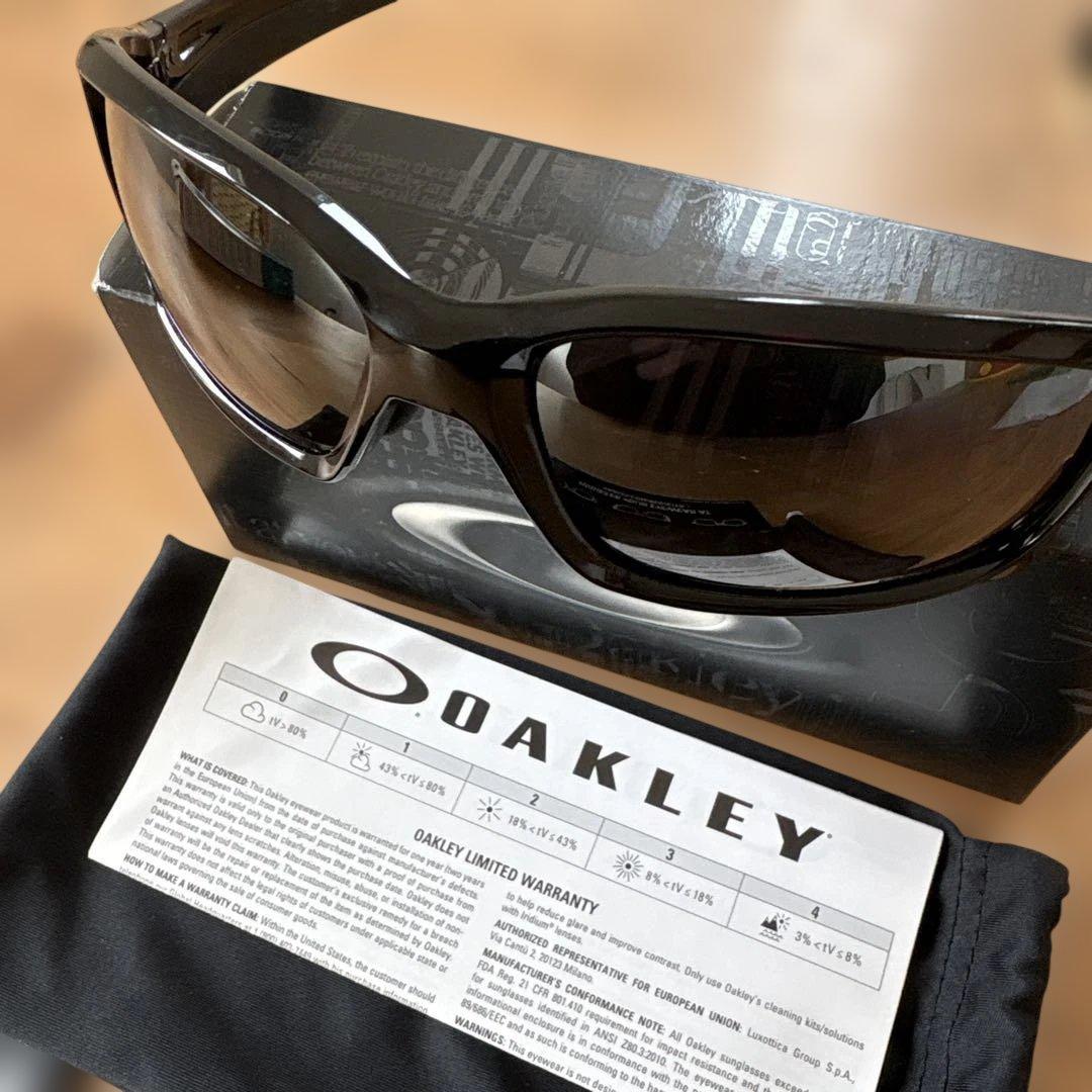 Oakley ブラック サングラスOO9336-04