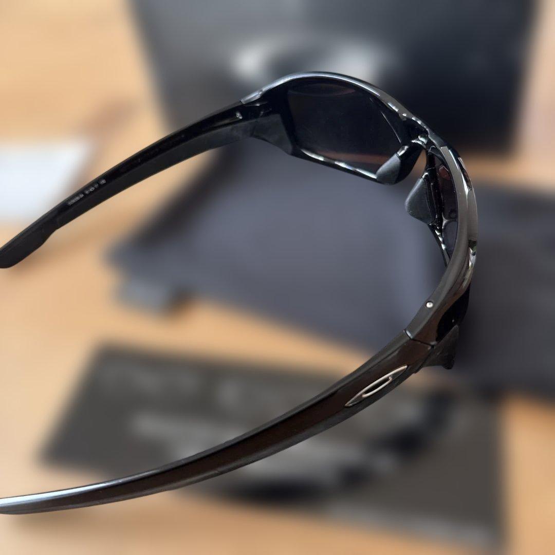 Oakley ブラック サングラスOO9336-04