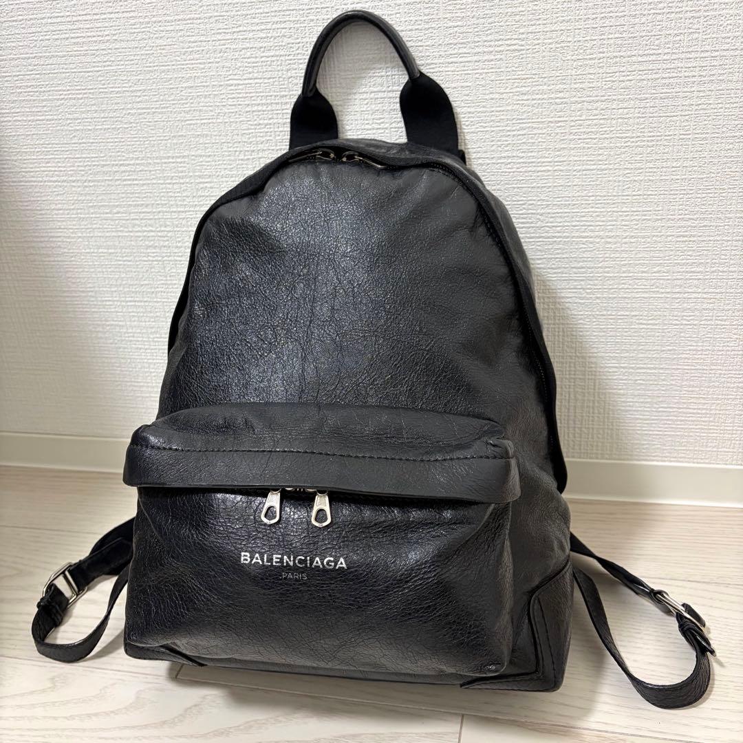 ✨美品✨BALENCIAGA　バックパック　レザー　シワ加工　A4可　ロゴ　黒