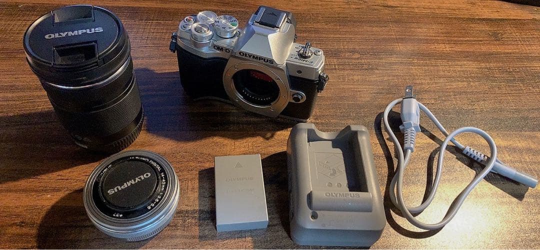 OM-D E-M10 Mark III 【レンズ2個付き（内1つジャンク品）】