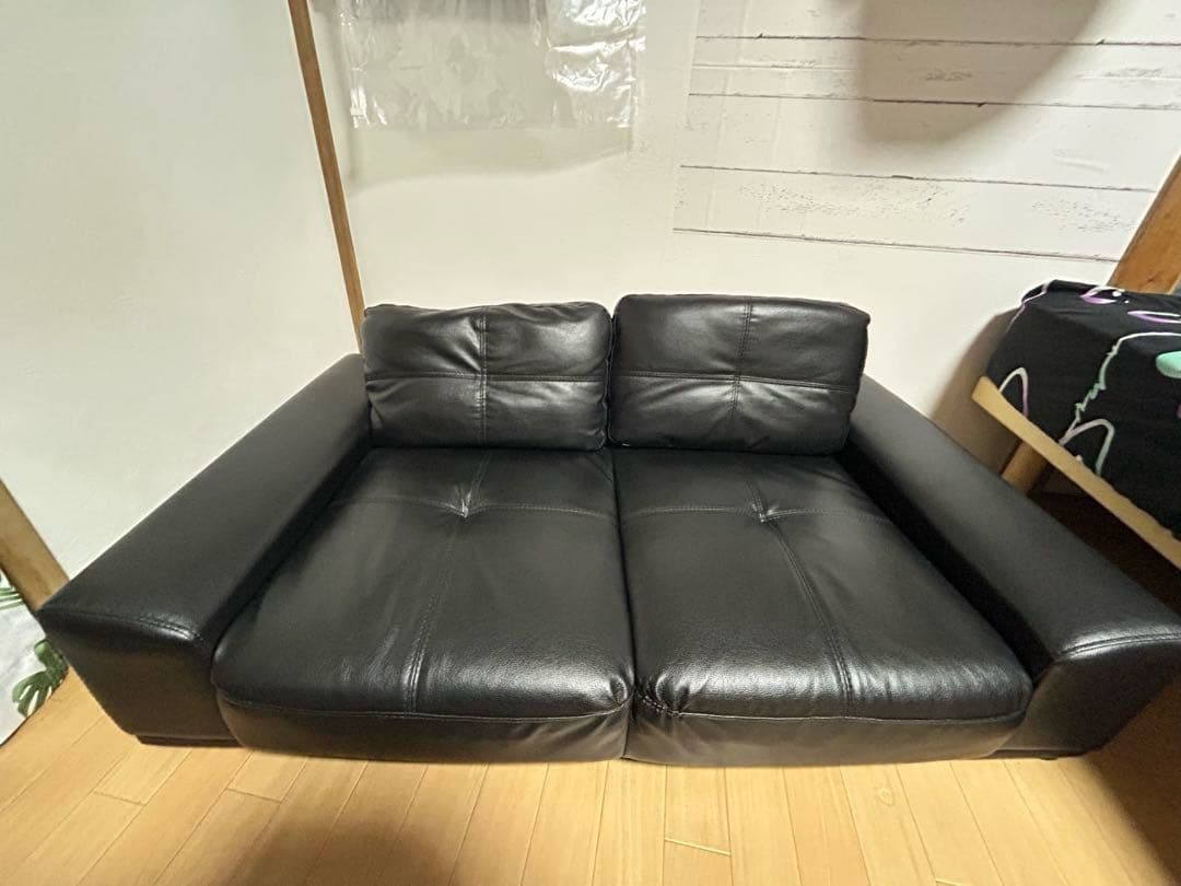 美品　ブラック 2人掛けソファ 合成皮革　ローソファー