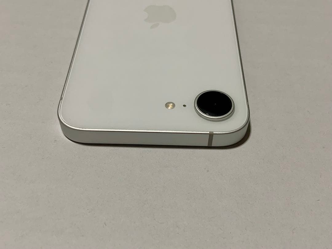 Apple iPhone 16 e ホワイト 本体 SIMフリー