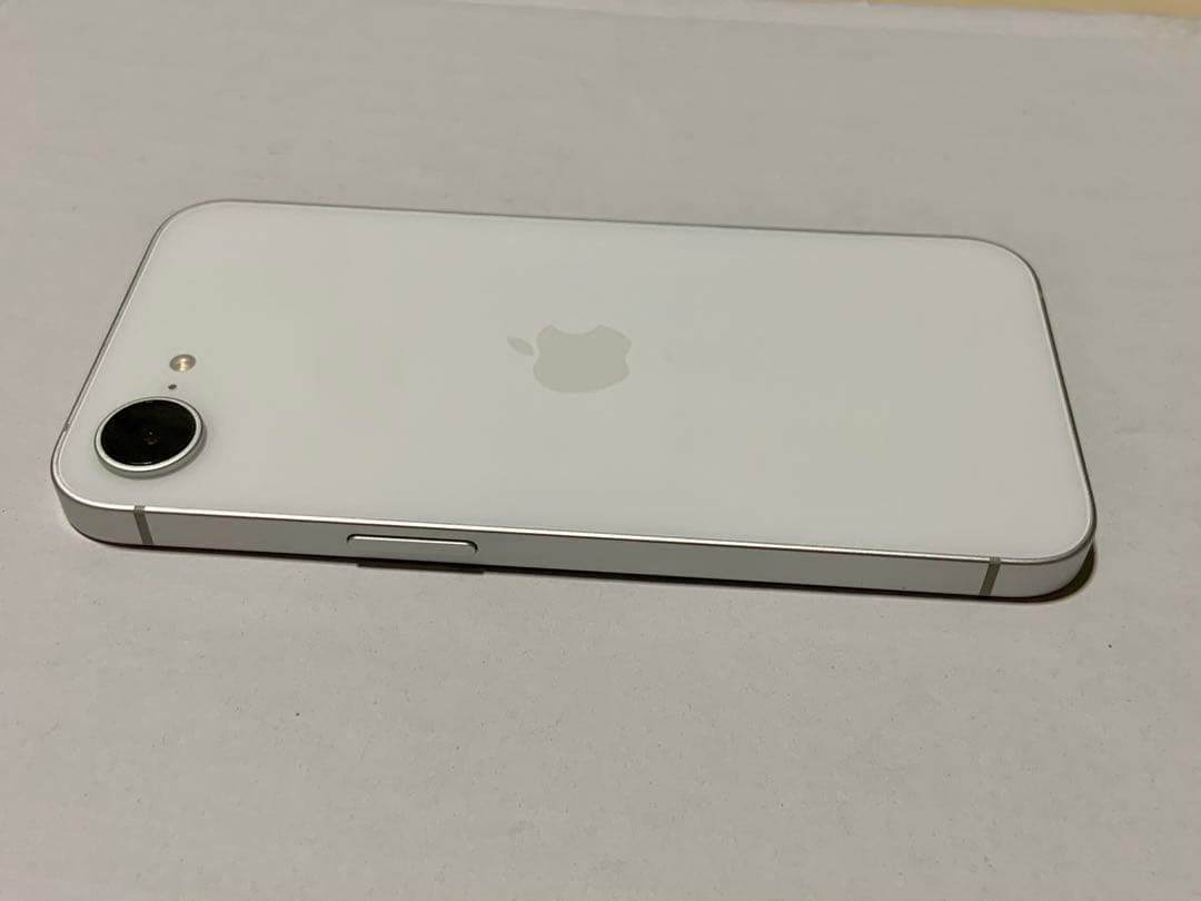 Apple iPhone 16 e ホワイト 本体 SIMフリー