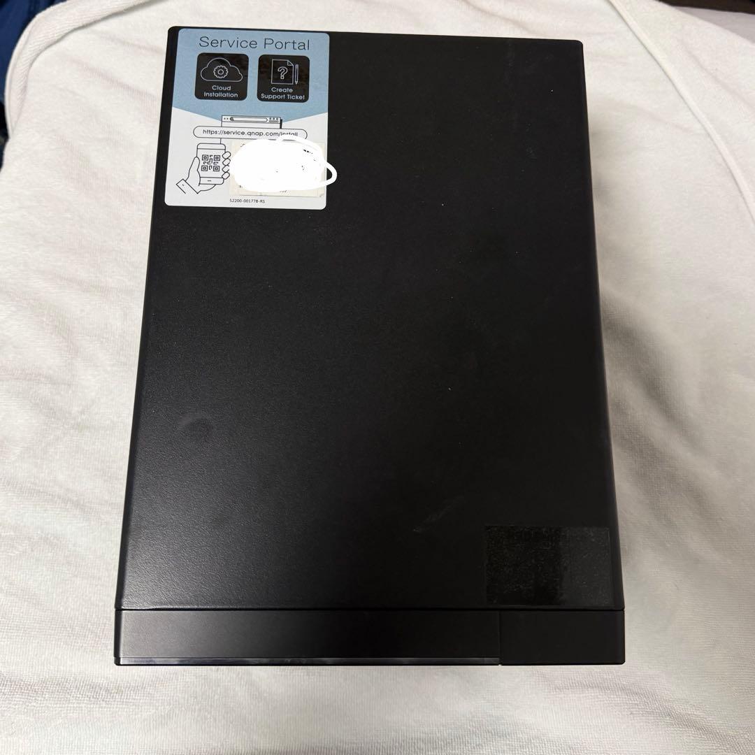 QNAP TS-473A 4ベイNAS 16GBメモリ SSD付き