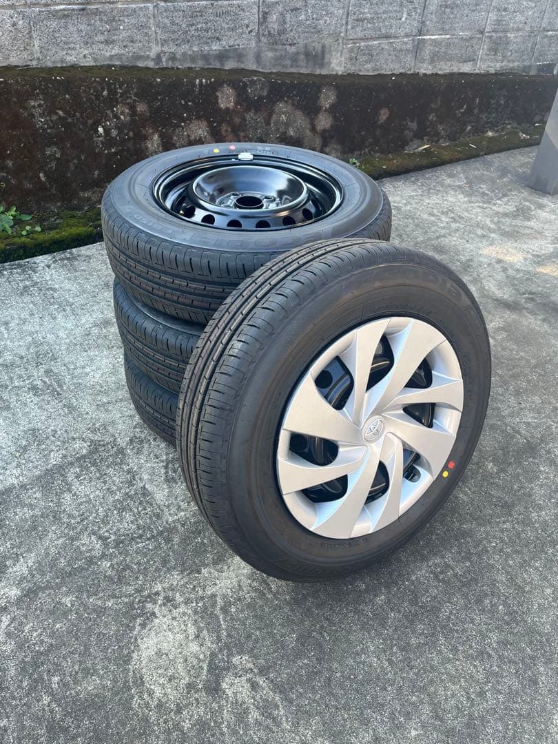 トヨタヤリス新車外し　エコピア175/70r14 鉄チンホイル純正ホイルキャップ