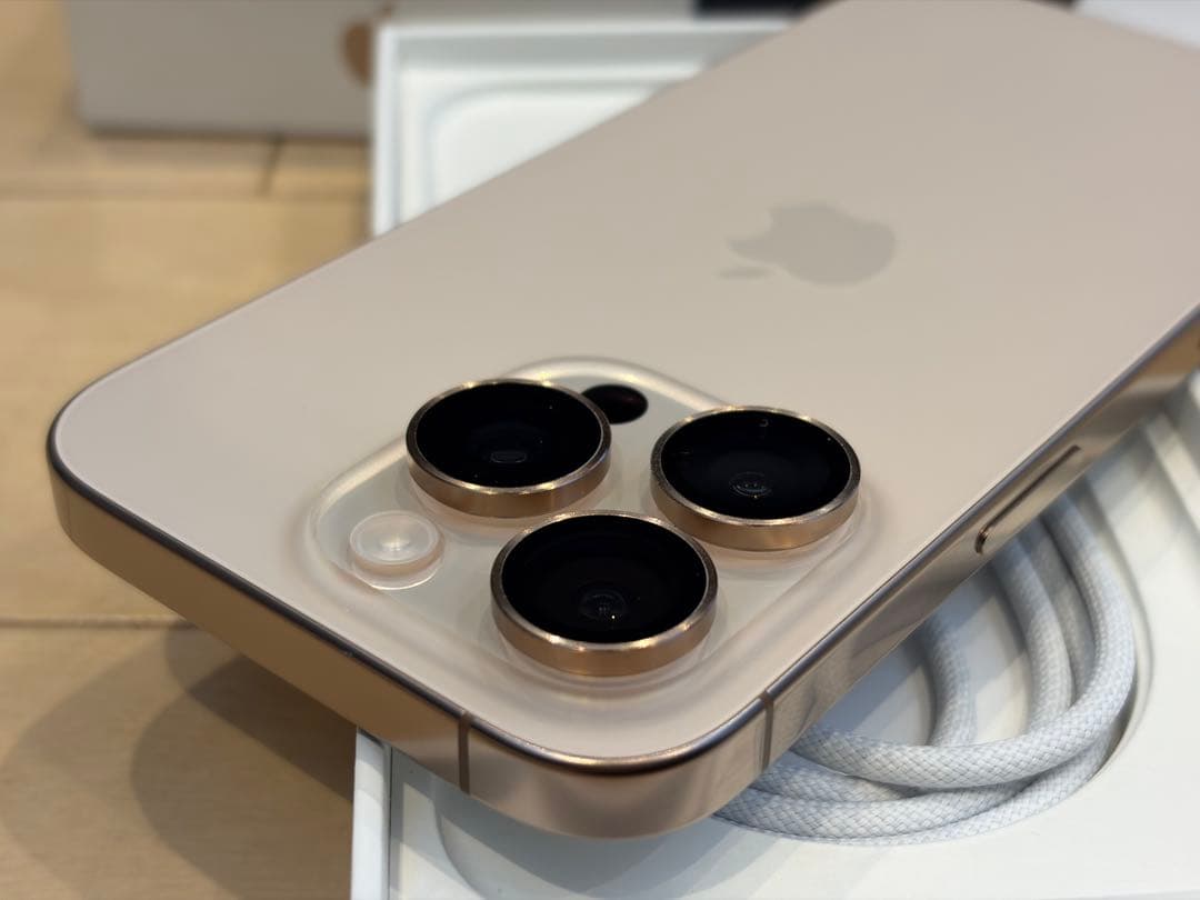 iPhone 16 Pro 256GB 海外版 デザートチタニウム iOS 18