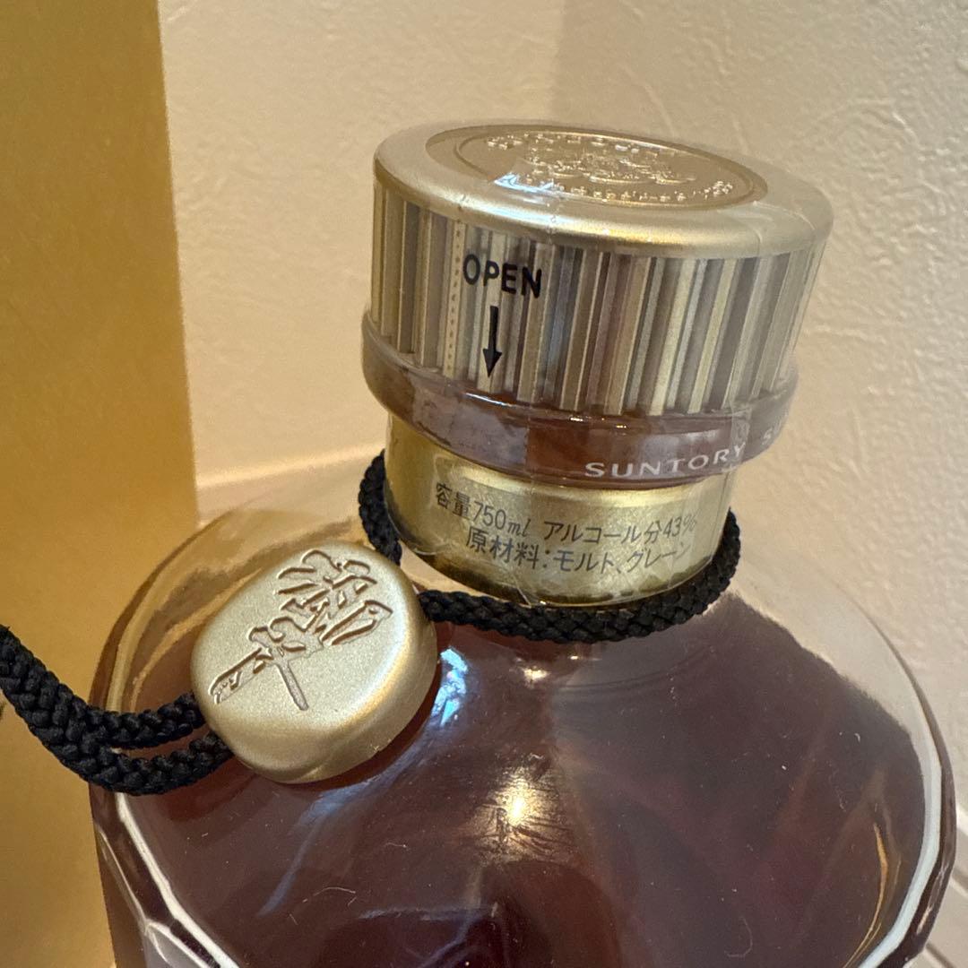 サントリーウイスキー響　裏ゴールドラベル　金キャップ　箱付き　未開封