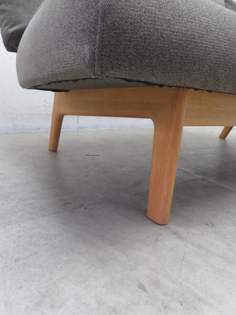 美品■カリモク■Chitano/チターノ■3人掛けソファ■オーク材■ファブリック