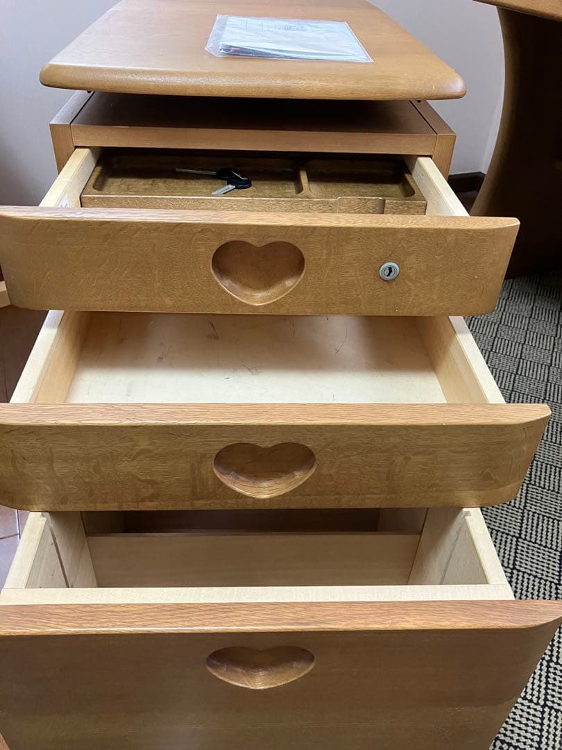 ★なりこ★カリモク学習机　ハート型取っ手の木製ワゴン　脇机　袖机