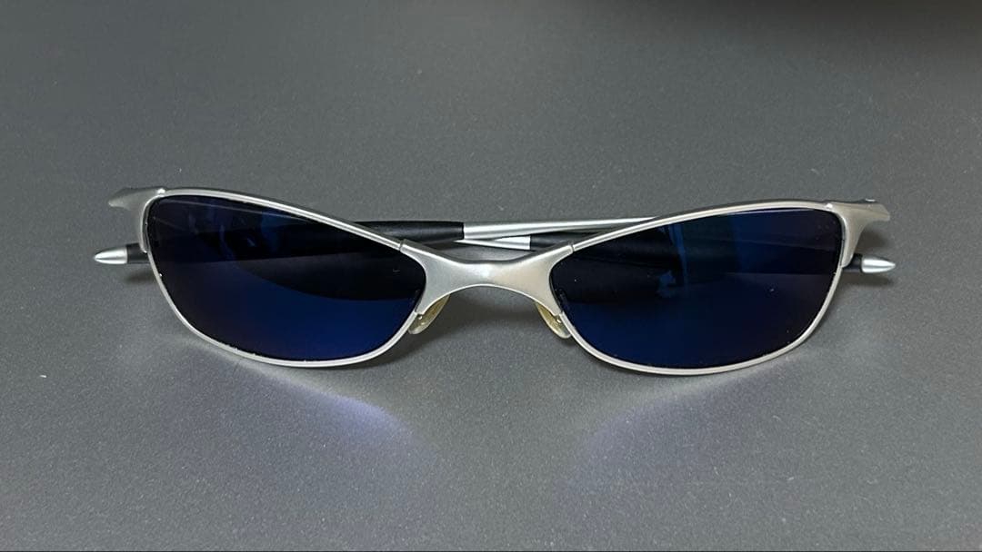 小物 oakley wiretap