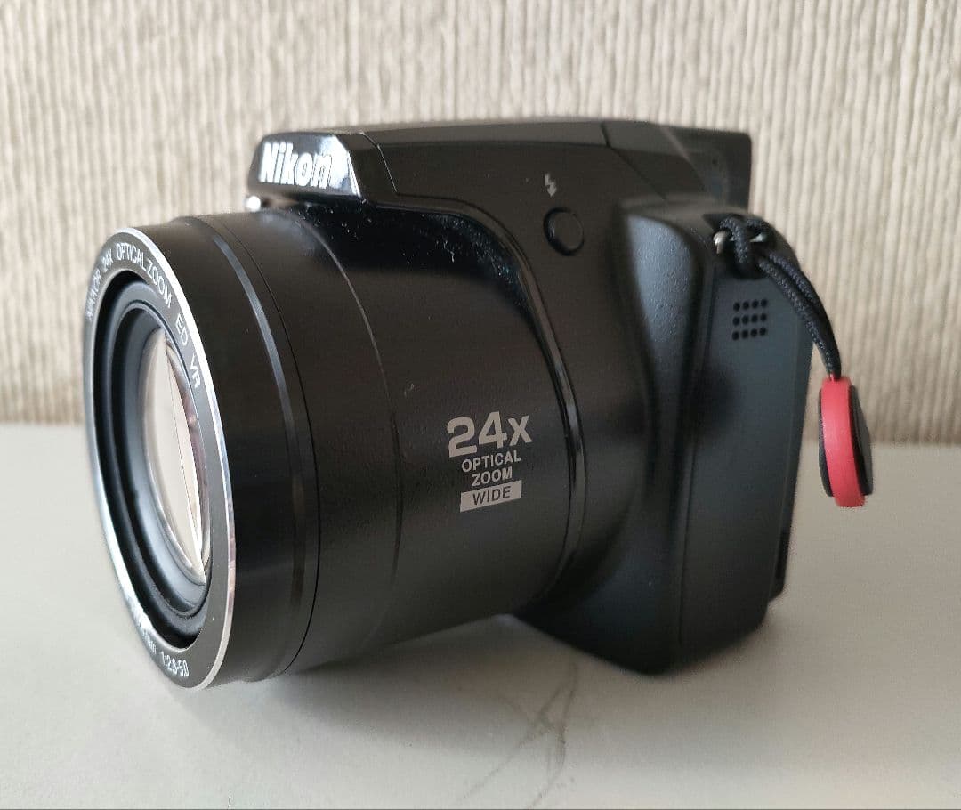 NIKONデジタルカメラ ネオ一眼カメラです