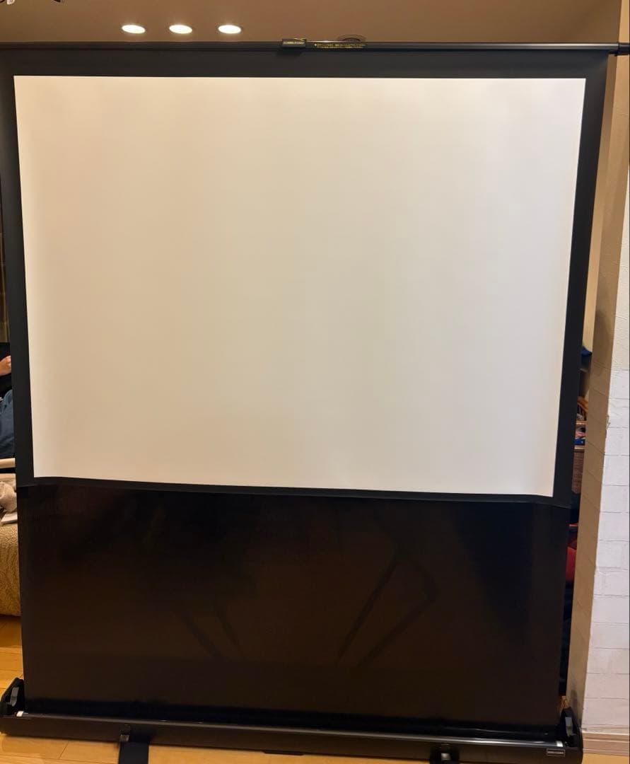 【美品】プロジェクタースクリーン 自立式 60インチ IZUMI-COSMO