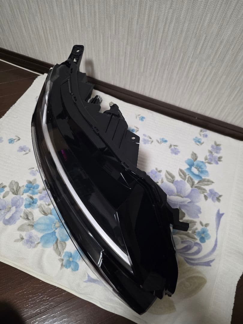 美品！　ユニット付き　日産　ノートオーラ　E13 右ヘッドライト