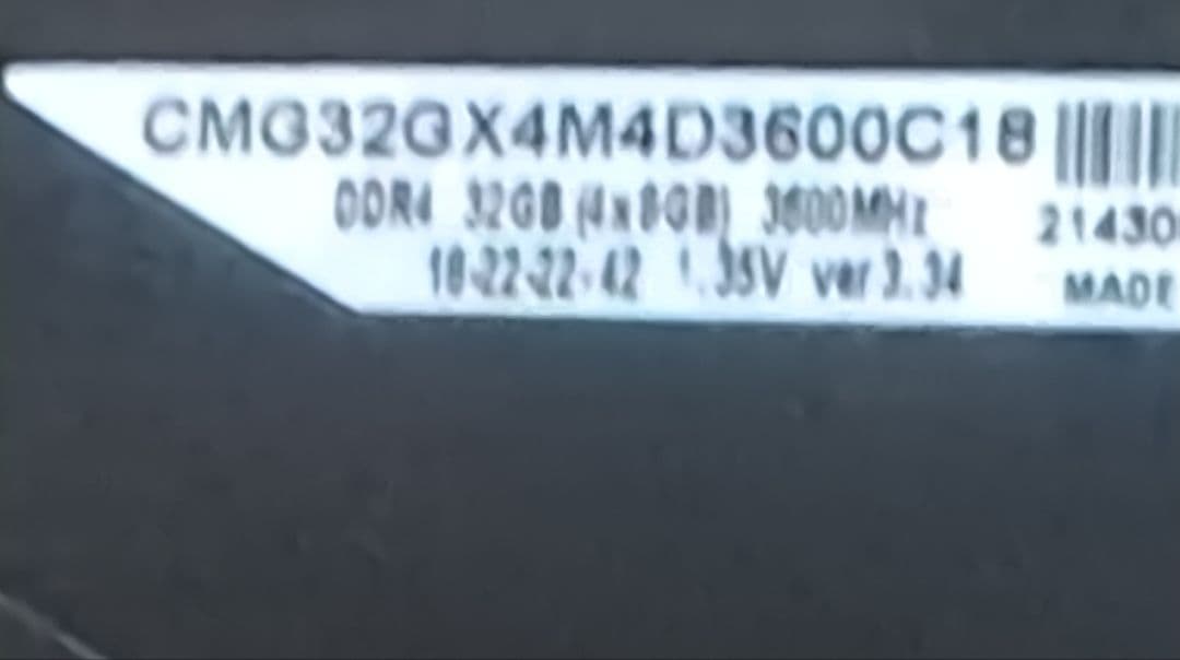 メモリー CMG32GX4M4D3600C18
