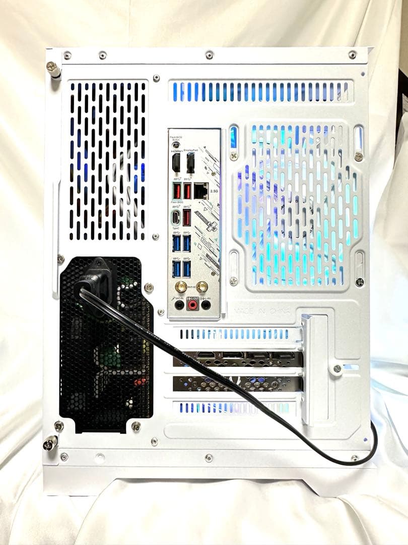 【新品】高性能ゲーミングPC RTX4070 RYZEN7 9700X 2TB