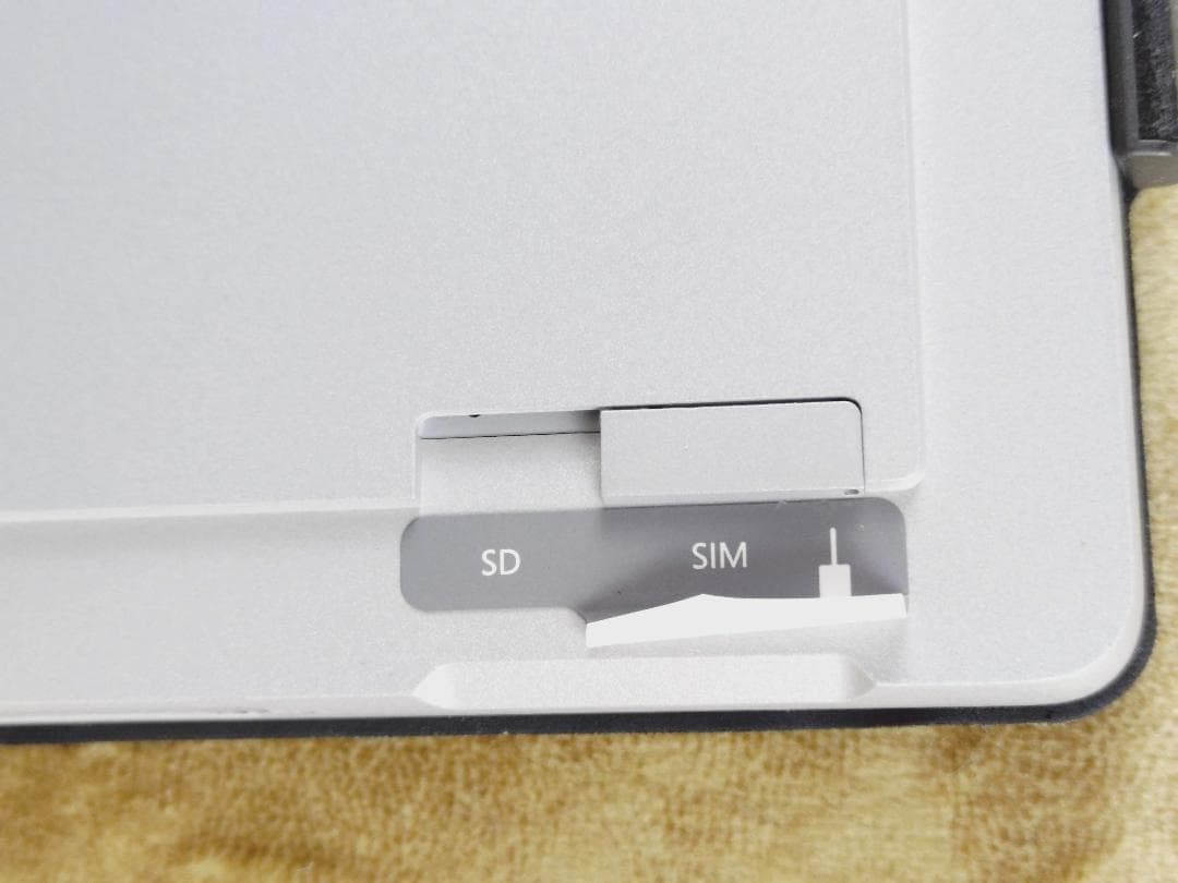 なお Surface Pro SIMフリー i5/8GB/256GB