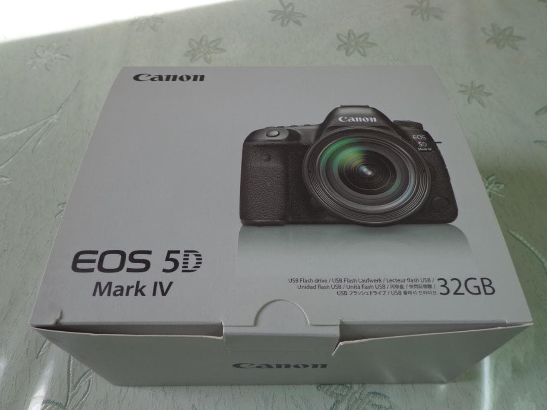 【新品・未使用】EOS5D MarkIVミニチュア　32GBUSBメモリ付