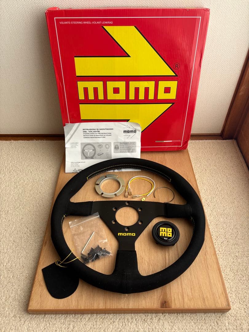 MOMO ステアリング 350mm スエード