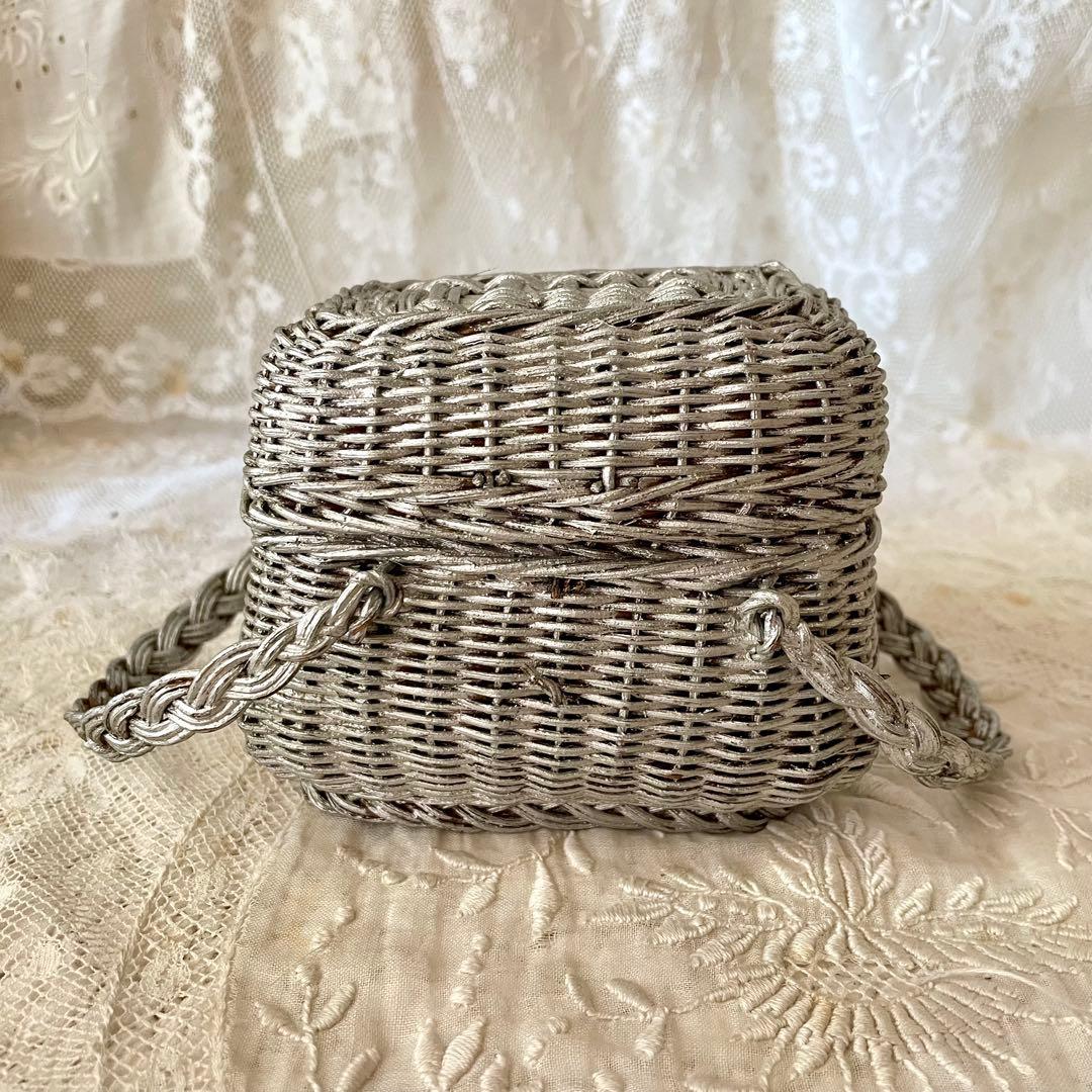 ドールパニエ　銀色　シルバーフランスアンティーク 人形用 ミニカゴ 籠 かご