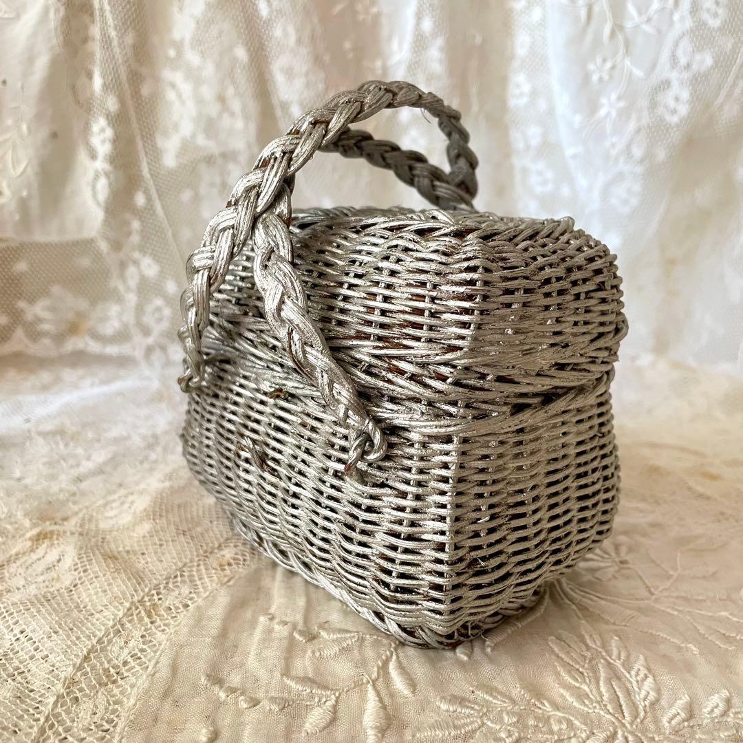 ドールパニエ　銀色　シルバーフランスアンティーク 人形用 ミニカゴ 籠 かご