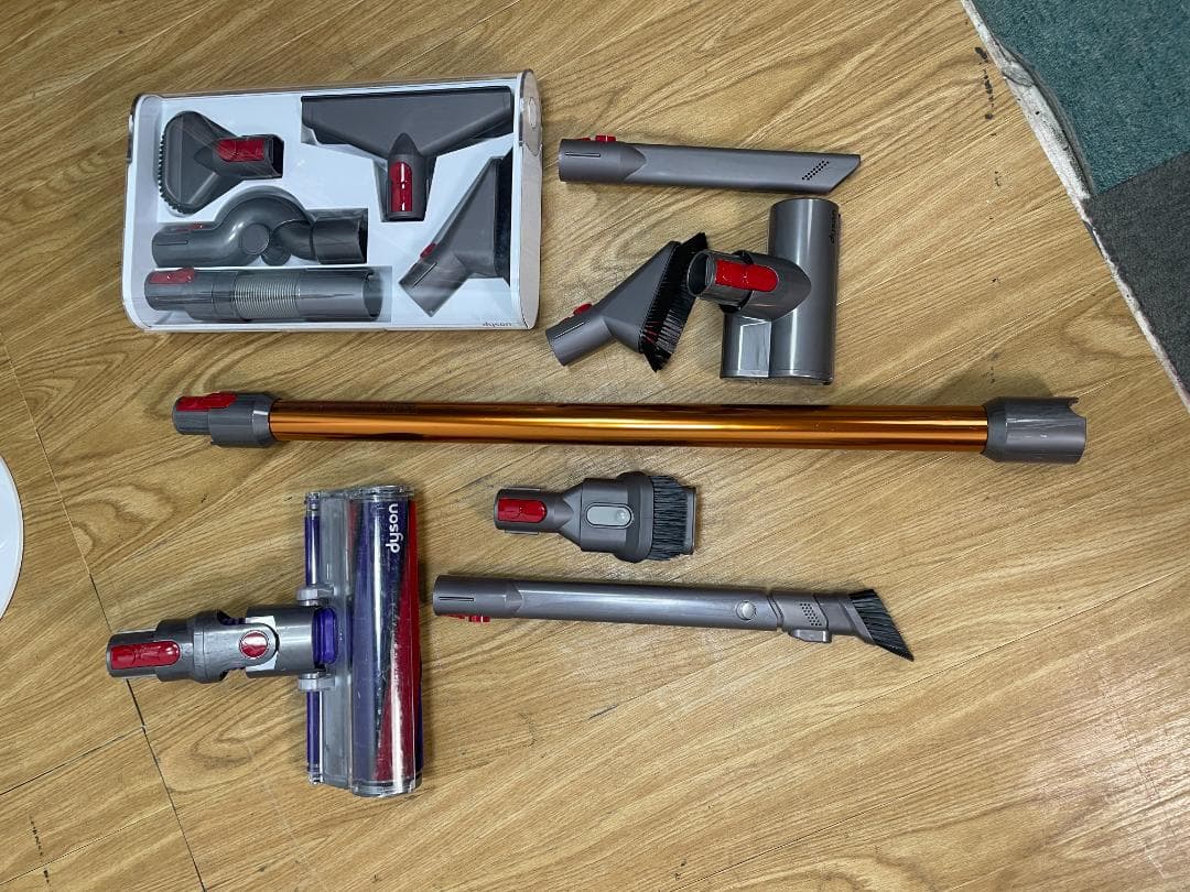 Y♢786 ダイソン 掃除機 V10 fluffy SV12 フロアドック付き