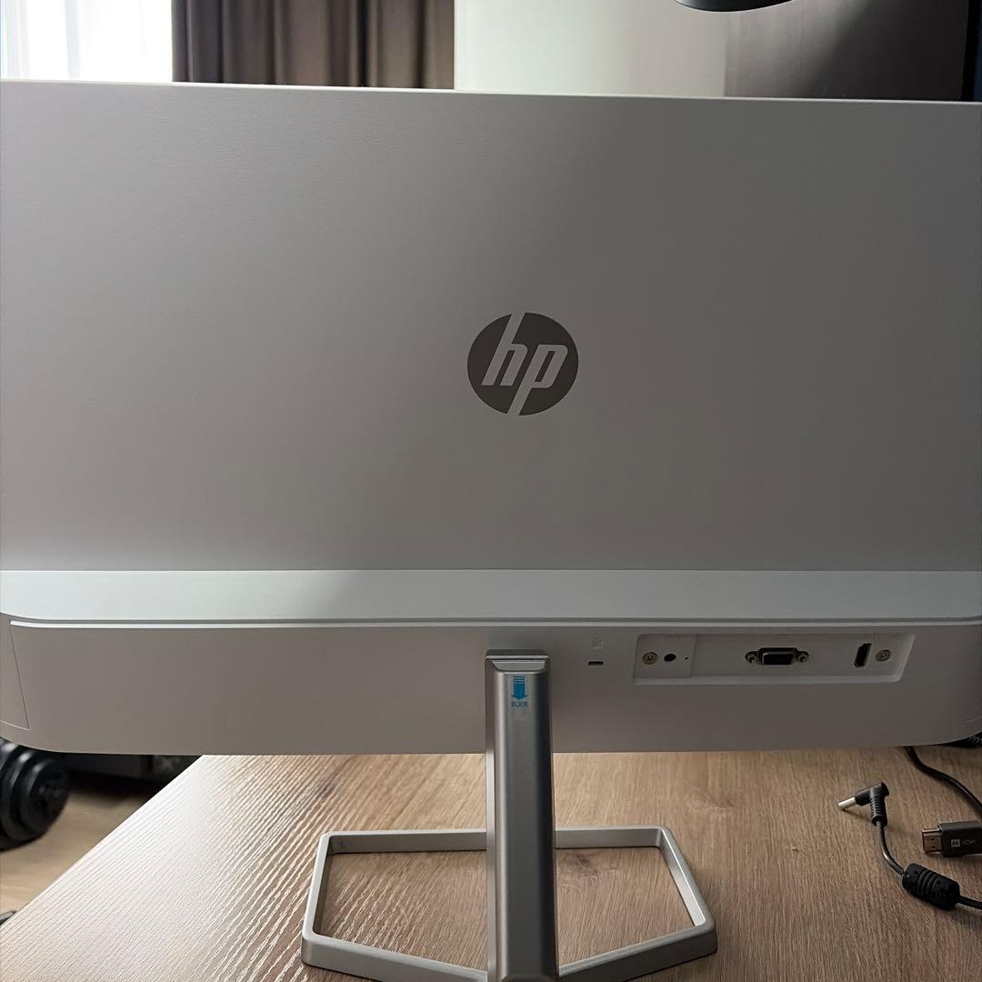 スリムベゼル ディスプレイ 本体