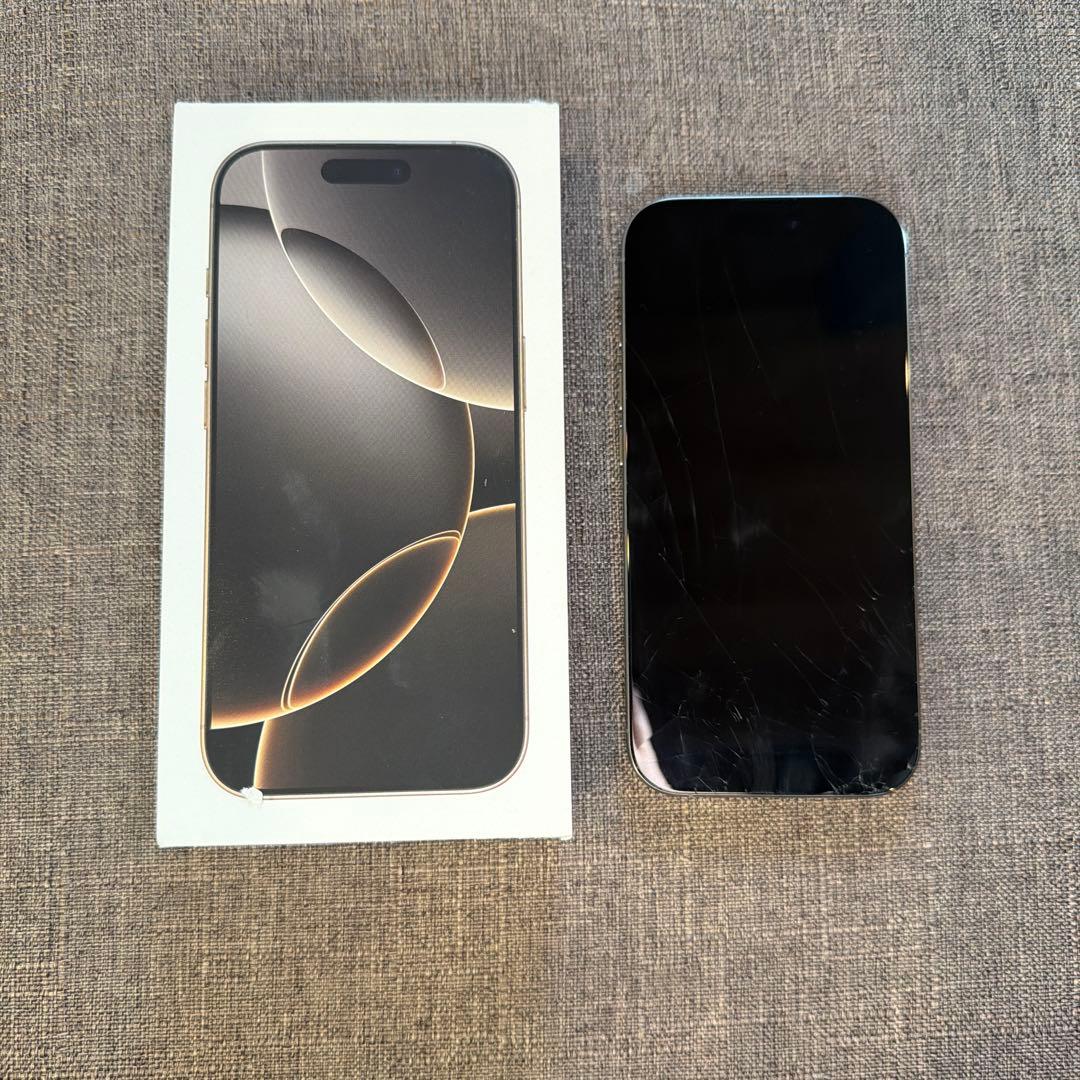 Apple iPhone 16 Pro シルバー SIMフリー　本体 画面割れ有