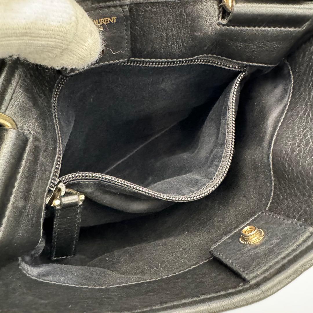 美品 イヴサンローラン レザー エンボスロゴ ショルダーバッグ ボディバッグ 黒