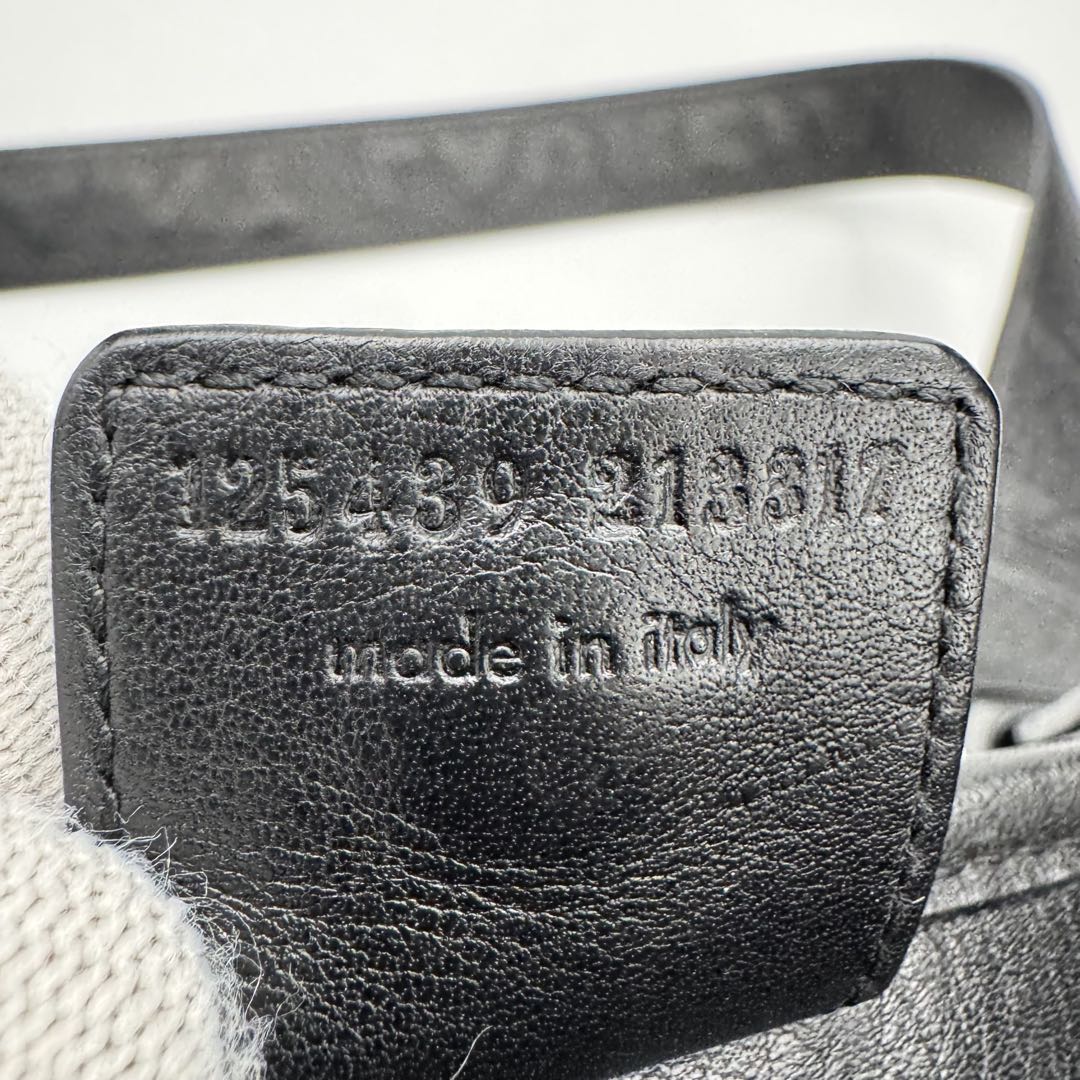 美品 イヴサンローラン レザー エンボスロゴ ショルダーバッグ ボディバッグ 黒