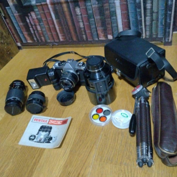 セール！一眼レフカメラ　替えのレンズ　三脚　フラッシュ　フルセット