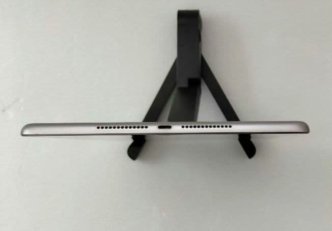 iPad 第6世代 32GB スペースグレー Wi-Fi+Cellular