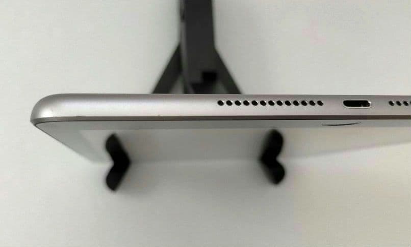 iPad 第6世代 32GB スペースグレー Wi-Fi+Cellular