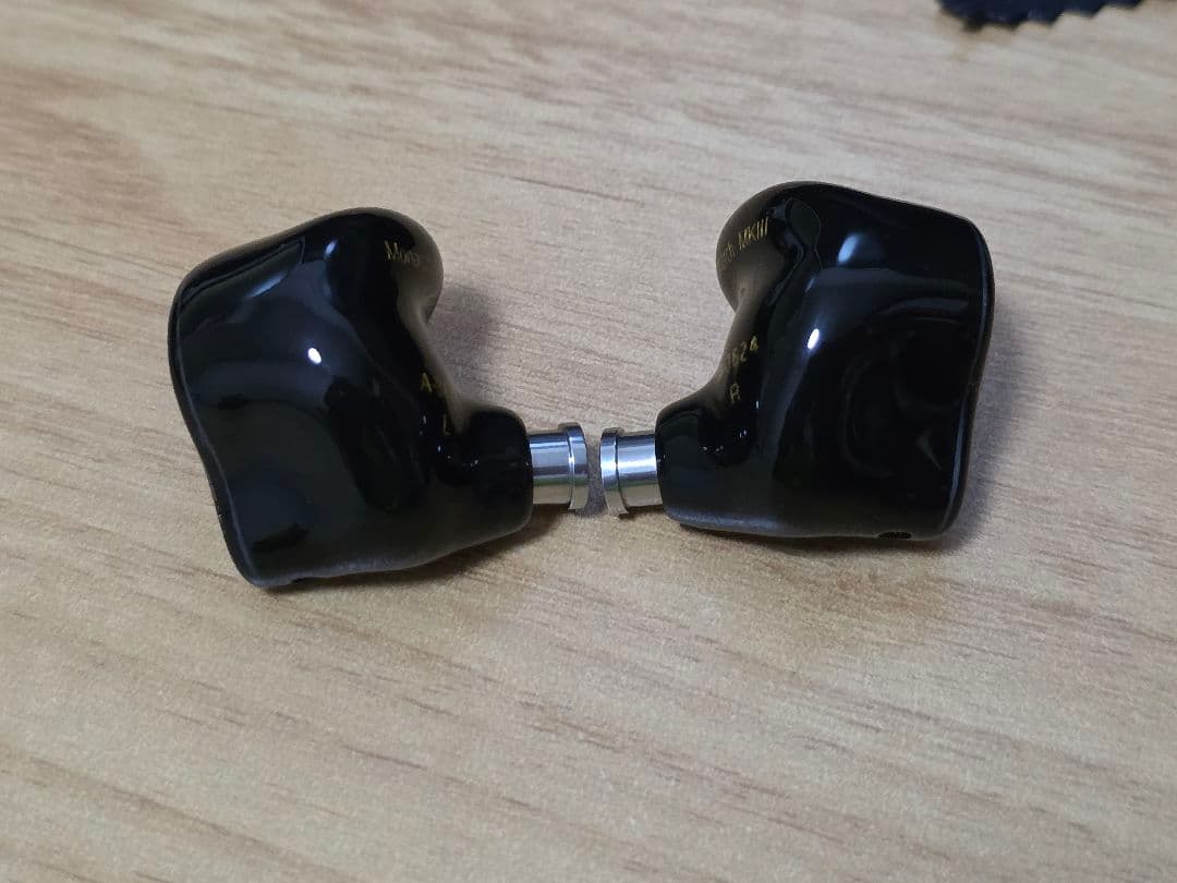 Thieaudio Monarch MKIII EliteNoir Cable付