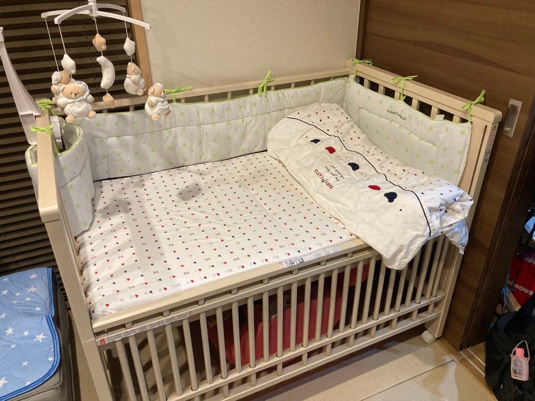 引き取りもしくは近場なら無料配送します　familiar ベビーベッド