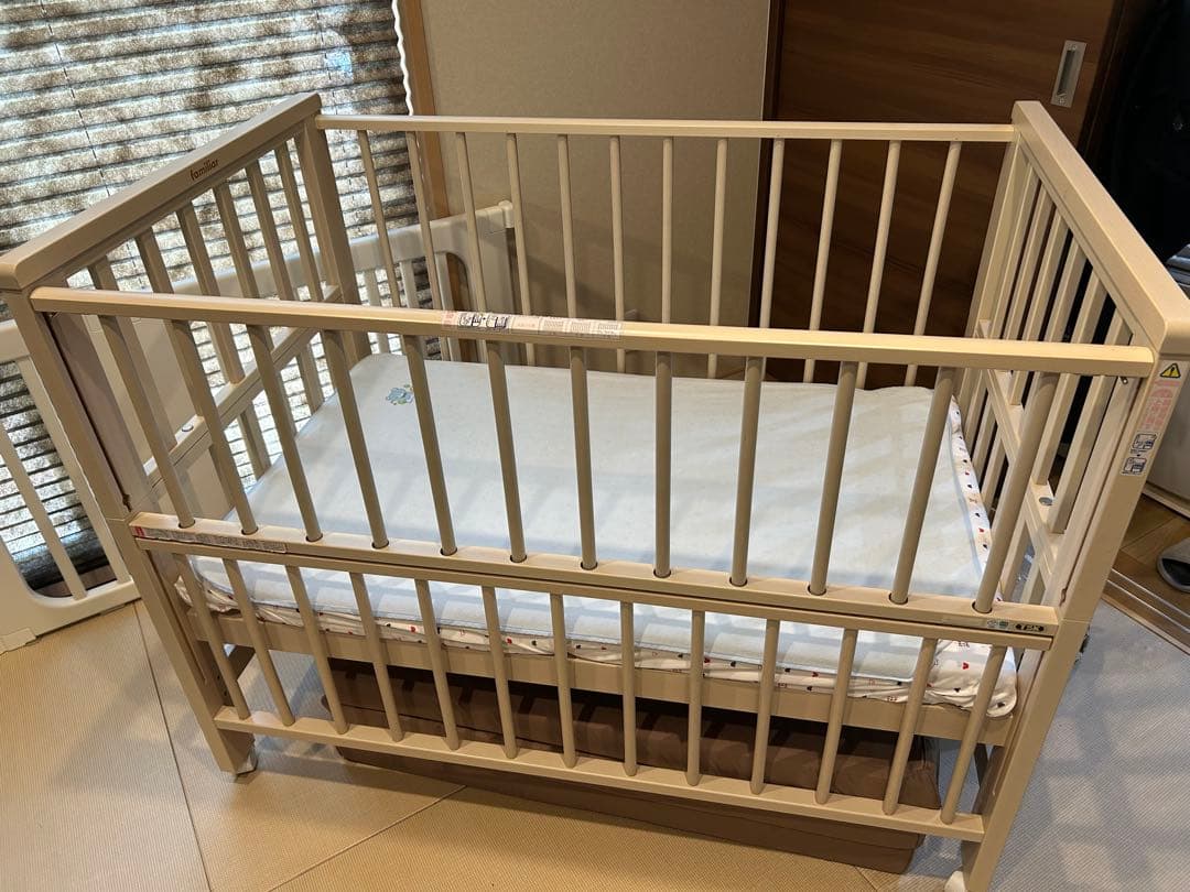 引き取りもしくは近場なら無料配送します　familiar ベビーベッド