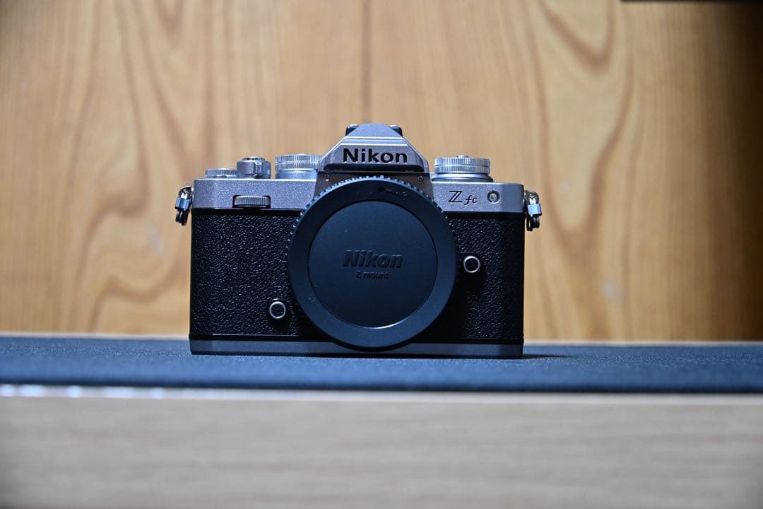 Nikon Zfc シルバー ボディ 撮影回数: 6,538枚