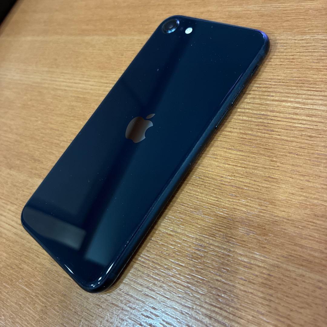 iPhone se3 64gbこのサイズバリ使いやすいよ