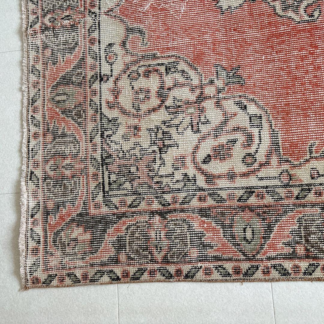 トルコ　ヴィンテージラグ　メダリオン　オレンジピンク