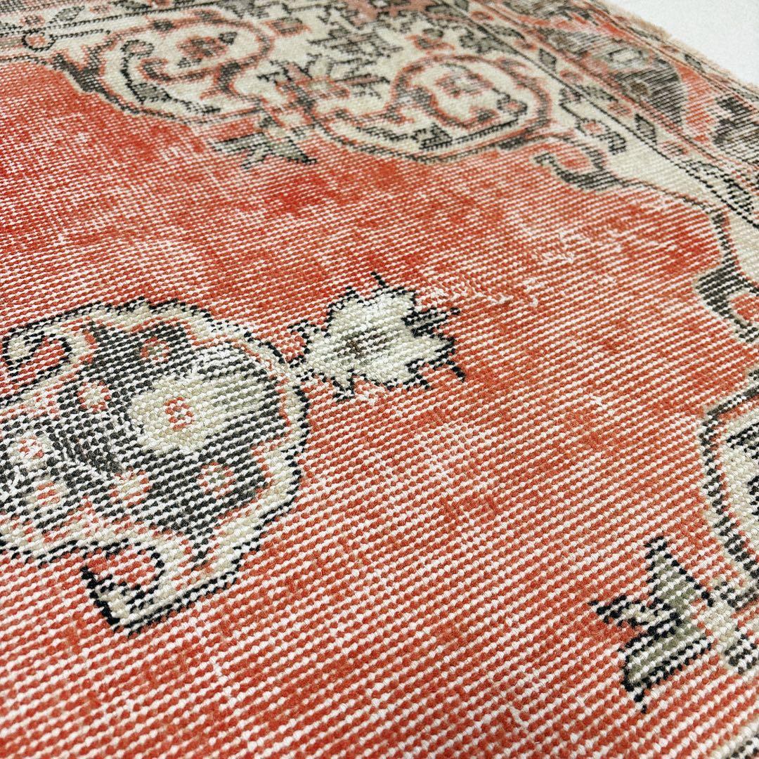 トルコ　ヴィンテージラグ　メダリオン　オレンジピンク