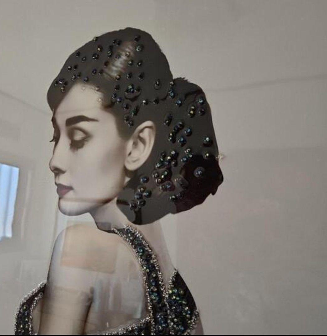 引き取り限定名古屋市　オードリー・ヘップバーンクリスタルアート