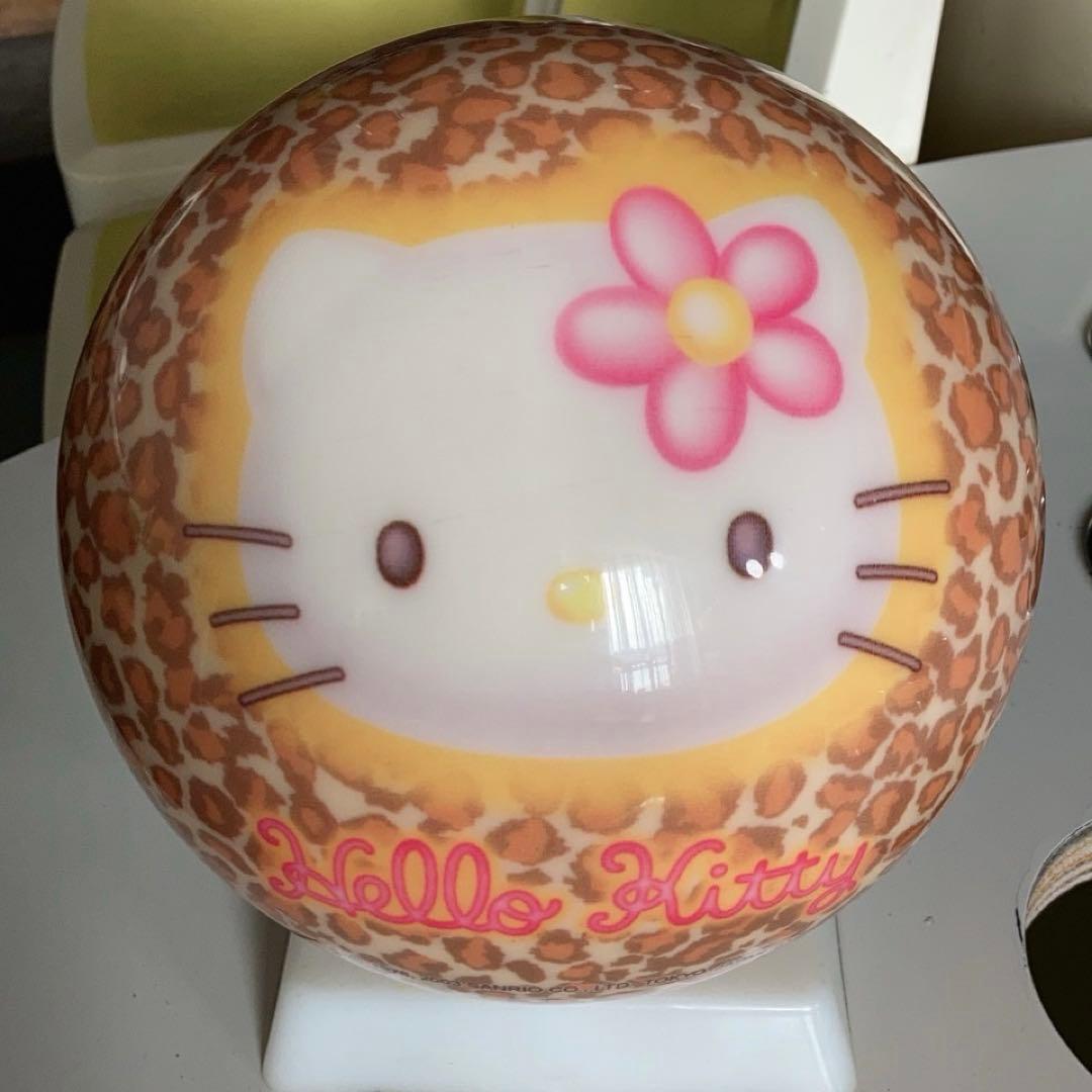 【値下げ中】ハローキティ ヒョウ柄 ボウリングボール 9ポンド 未使用