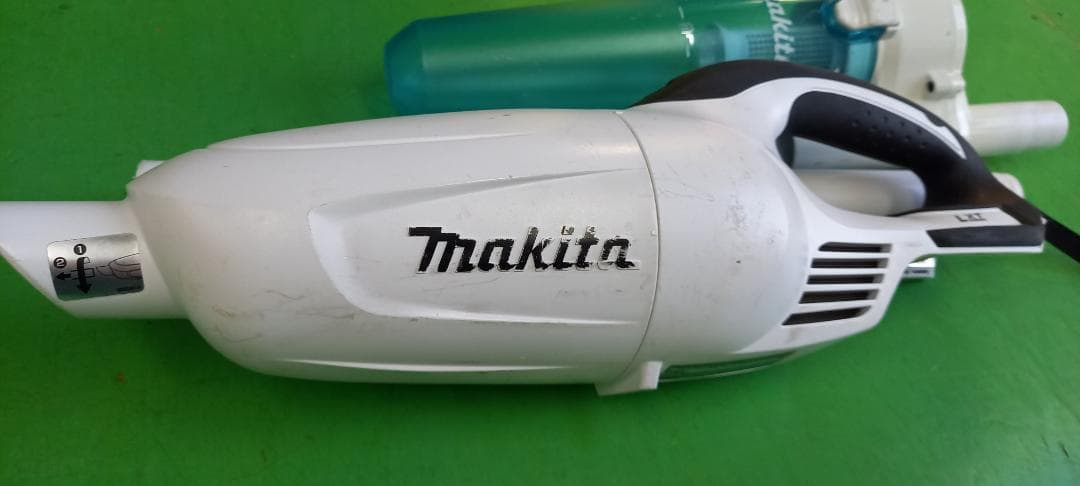 充電式クリーナ　マキタ　CL181FD